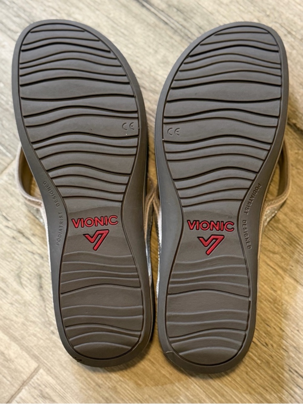 Vionic with Orthaheel Tide Flip Flop Sandal Cream 9 Beach Summer Cruise Like New - Picture 5 of 6